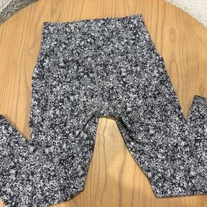 Athleta Salutation Stash Pocket Textured 7/8 Tight Leggings